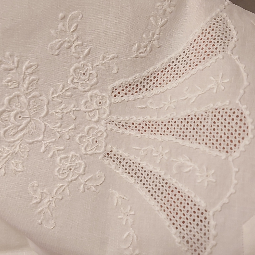 BRAND NEW Italian Linen Towel. Never used.